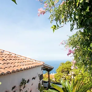 https://casas-los-alisios-ii.in-canary-islands.com
